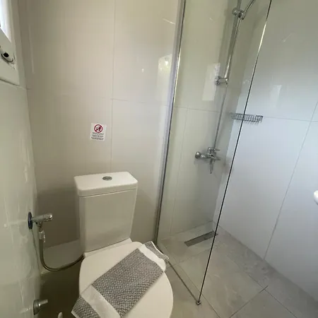 Banos And Swimming Pool רודה