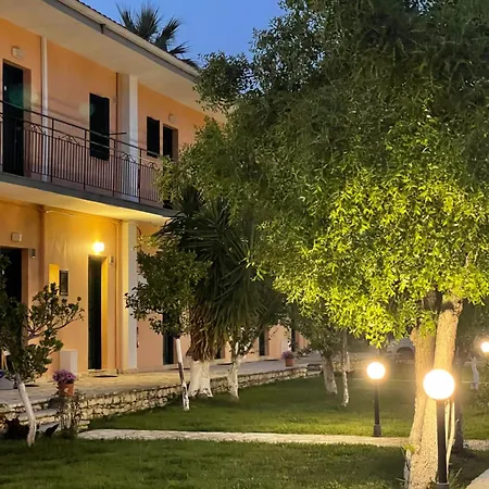Banos And Swimming Pool רודה