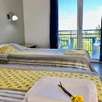 Banos And Swimming Pool דירה