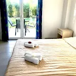 Banos And Swimming Pool רודה