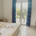 Banos And Swimming Pool דירה